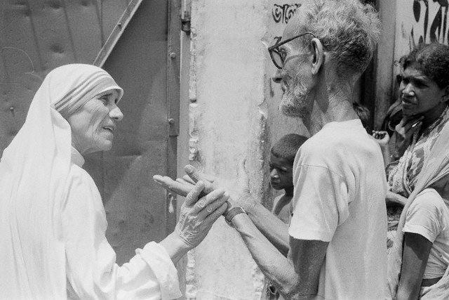 https://baptist.org.md/ru/wp-content/uploads/2016/01/mother-teresa-in-hospice-for-poor.jpg